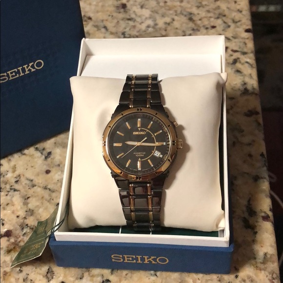 seiko kinetic black and gold